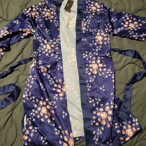 ROBE - Picture 4 of 4